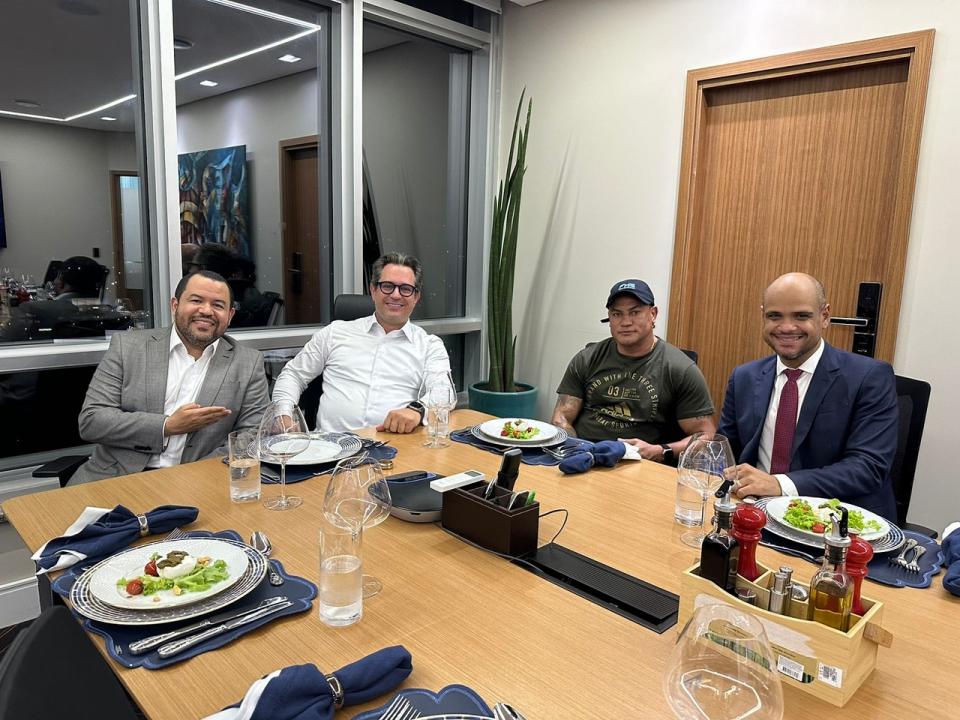 Foto 5 de 5 — Popó visita sede do Instituto Global e detalha trabalho social com crianças